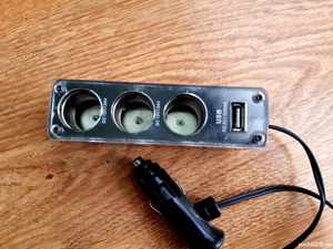 Incarcator adaptor 3 porturi auto + USB 12 V