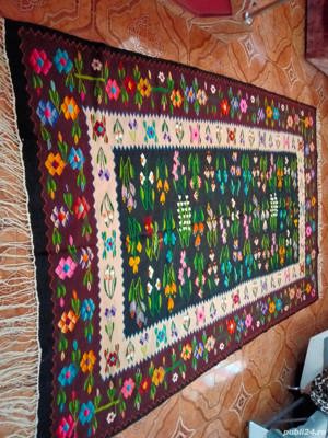 Covor lucrat manual din lana. Zona Olteniei.