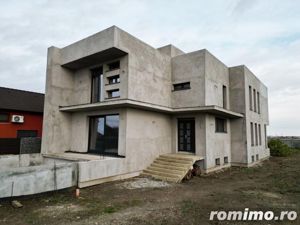 Vilă modernă pe 3 niveluri la gri în Poltura - imagine 4