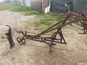 Lot 3 pluguri vechi, ideale pentru decor gradina. + 1 pompa de curte. - imagine 3