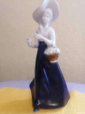 vand bibelou din portelan fetita cu cos de flori - imagine 2