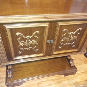 Comoda neo Renaștere 