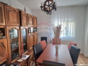 Vanzare casă 5 camere si teren 1069 mp în zona Bujac - imagine 2