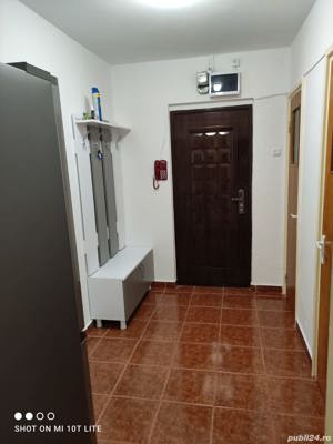 De închiriat apartament 3 camere