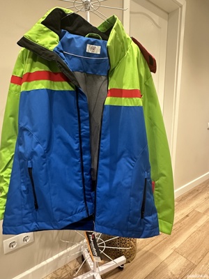 Vand geaca de ski noua
