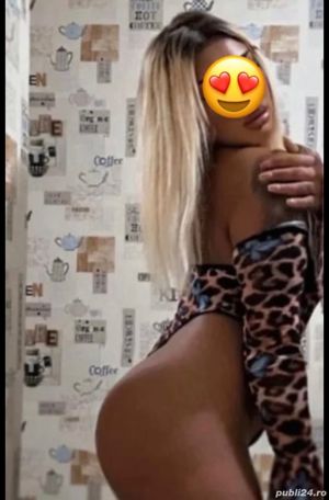 Blonda seducătoare! Pircing-uri în zonele intime!  - imagine 9