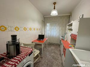 Apartament spatios, intr-un bloc izolat, zona fiind una linistita. - imagine 13