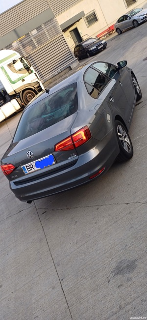 Volkswagen Jetta - imagine 3