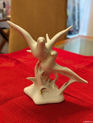 VAND statueta delicata din portelan alb cu auriu, cu 2 porumbei, Inaltime cca 13 cm - imagine 3