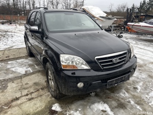 Dezmembrez Kia Sorento Facelift 2.5 4x4 D4CB 125kW 170CP Euro 4 Negru an 2008 - imagine 2