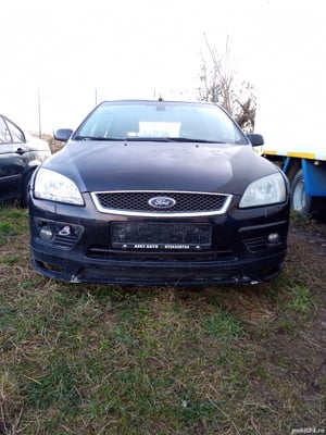 Dezmembrez Ford Focus II Hatchback 2.0 tdci an 2005