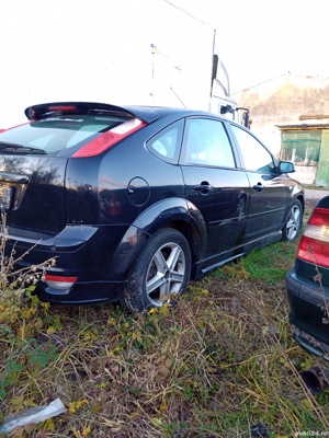 Dezmembrez Ford Focus II Hatchback 2.0 tdci an 2005 - imagine 3