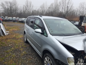 Dezmembrez Volkswagen Touran 2.0 TDI Motor BKD,an 2006 - imagine 2