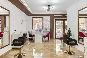 Salon de infrumusetare, 4 scaune si spatiu pentru cosmetica - imagine 1