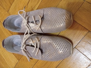 Vând pantofi piele fete 