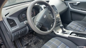 Vand volvo xc 60, 2.4 diesel,negru,an 2008 noiembrie in stare  extrem de buna estetic si tehnic - imagine 4
