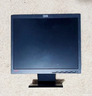 Monitor 15' IBM VGA ideal afisaj monitorizare camere supraveghere