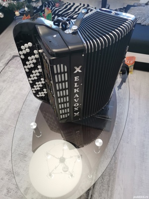 Vând Acordeon Armonica 