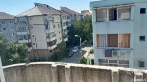 Vând apartament trei camere zona Freidorf și casă în Ghilad - imagine 1