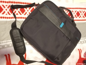 Geanta laptop noua cu multe buzunare