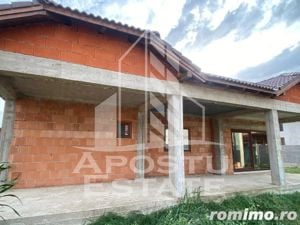 Casa la rosu cu 4 camere teren 600 mp in Zimandu Nou - imagine 1