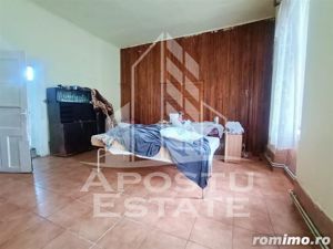 Apartament cu 4 camere, la parter, cu 2 fronturi stradale. - imagine 2