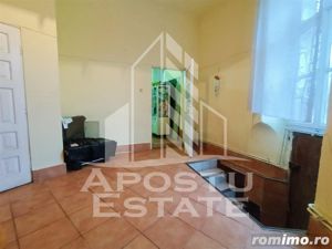 Apartament cu 4 camere, la parter, cu 2 fronturi stradale. - imagine 4