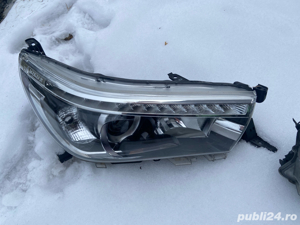 Pereche faruri Toyota Hilux  - imagine 4