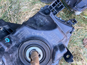 Pereche faruri Toyota Hilux  - imagine 2