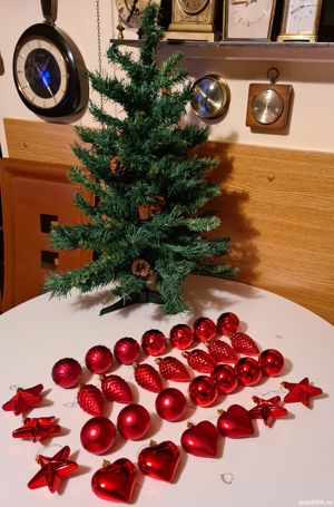 Brad artificial 65cm + 30bucăți globuri diferite  - imagine 4