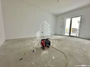 Apartament cu 3 camere, decomandat, etaj intermediar, zona Planetelor - imagine 2