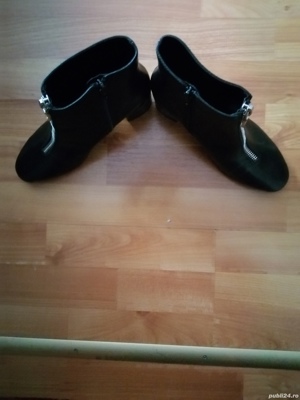 Vand  cizme negre noi pt femei marime 37