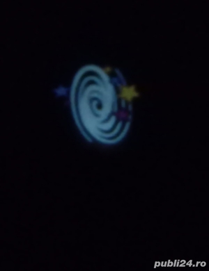 Pistol jucarie Glow Show cu lanterna, lansator de abțibilde fosforescente - imagine 3