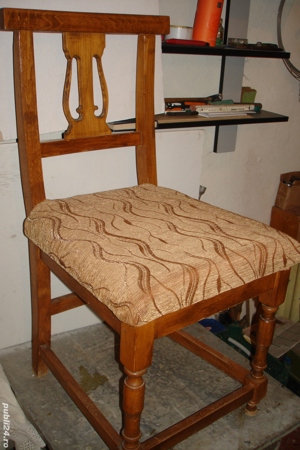 Scaun si taburet din lemn cu sezut tapitat - imagine 3