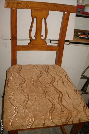 Scaun si taburet din lemn cu sezut tapitat - imagine 4