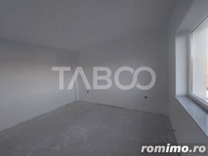 Apartament decomandat 3 camere 67 mp utili terasa parcare Sebes Alba - imagine 2