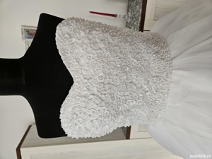 Rochie de mireasa cu trenă - imagine 3