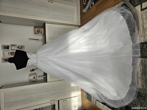Rochie de mireasa cu trenă - imagine 2