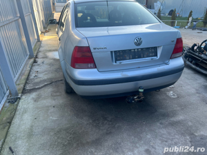 dezmembrez vw bora 1.6 16v capota bara faruri trager usi cutie motor alternator caseta directie