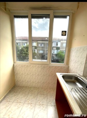 Vand apartament,decomandat,etajul 3,zona Aradului - imagine 2