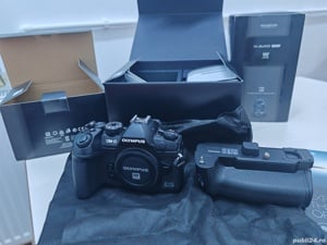 Aparat foto Olympus OM-D E-M1 Mark III + 2 GRIPURI Originale + obiective NOI Panasonic Blackmagic - imagine 2