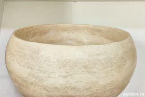 Lavoare din travertin 