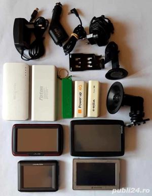 lot de 4 sisteme navigatie si 5 baterii externe, vechi, folosibile inca