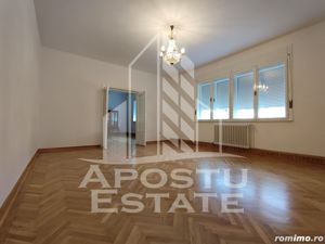 Apartament cu 5 camere 170 mp,  zona Ultracentrala - imagine 2