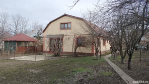 Conac cu mansardă și garaj la țară zonă liniștită cu livadă și vie 30 km distanță de Brăila - imagine 3