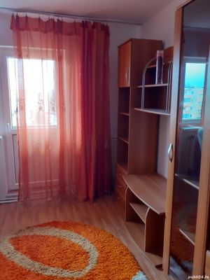 vand apartament cu 2 camere - imagine 6