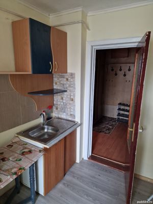 VAND apartament decomandat et 4 cu mansarda. Zona scoala nr.8 VS - imagine 2