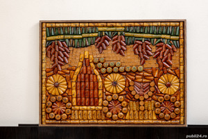 tablou realizat din dopuri de pluta vin si sampanie 70 x 50cm
