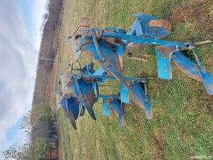 Vând plug rabewerk 3 trupite 