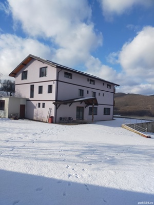 Pensiune la Lacul Cincis Hunedoara care ofera o imagine superba deasupra Lacului - imagine 2